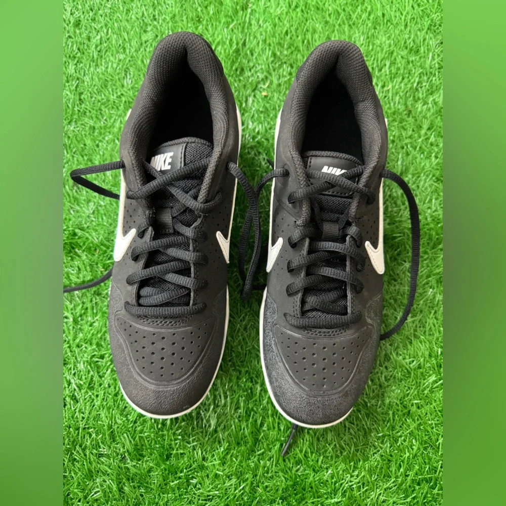 ALPHA HUARACHE VARSITY LOW MCS GS 'BLACK‎ OIL GREY' Size 4.5Y